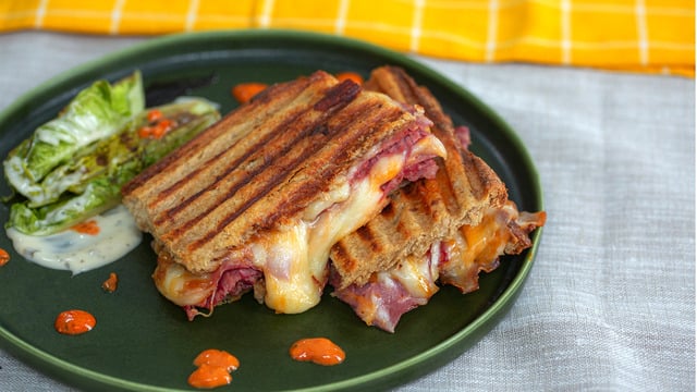 Dahası Var: Gurme Dilli Kaşarlı Tost