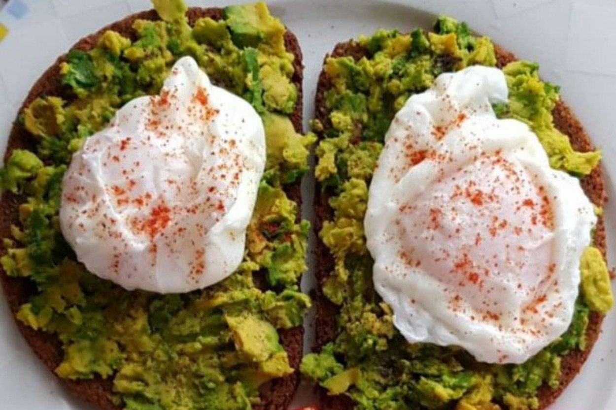 Poşe Yumurtayla: Avokado Tost