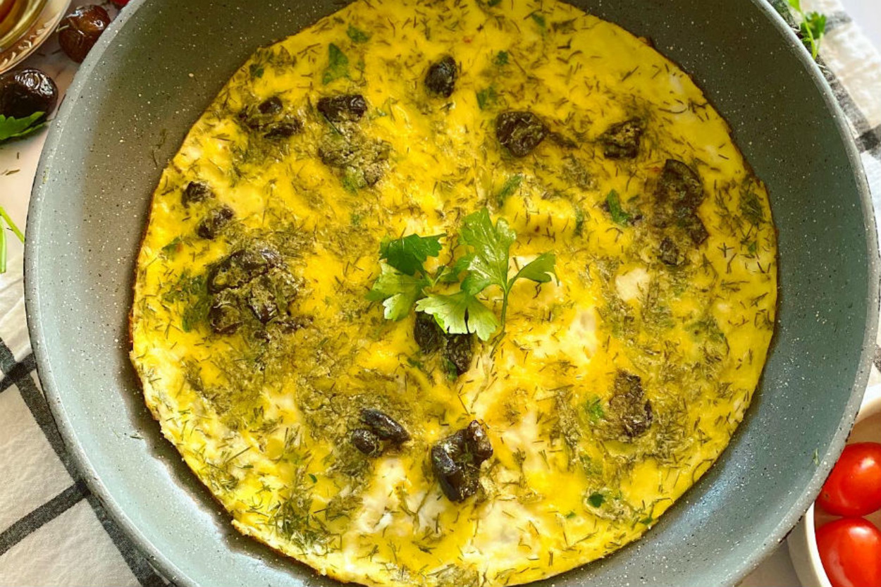 Tek Başına Bir Yıldız: Zeytinli ve Otlu Omlet