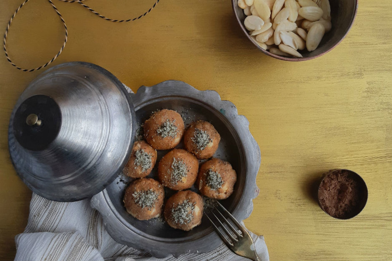 Hurma Kahvesiyle: Raw Kahveli Kurabiye