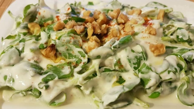Hafif ve Sağlıklı: Cevizli Semizotu Salatası