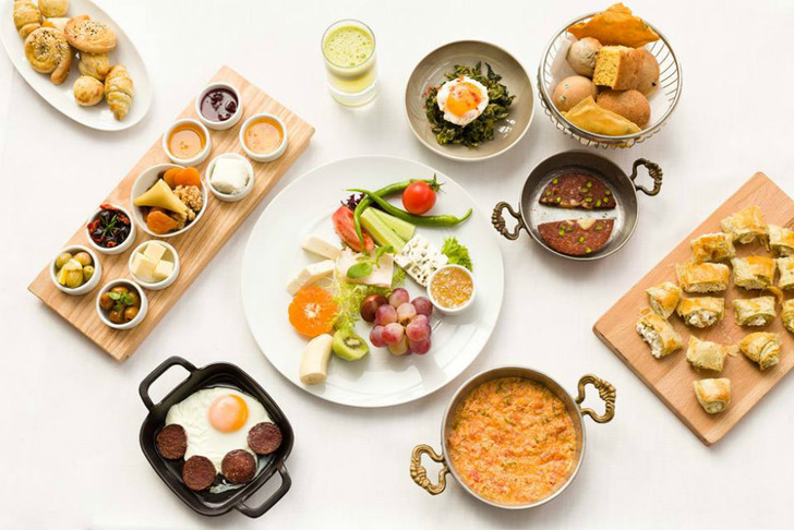 lacivert-restoran-acik-bufe-kahvalti-one-cikan