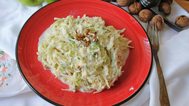 Bir Tabak Ferahlık: Elmalı Kereviz Salatası