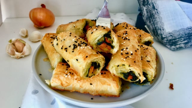 Sırrı Sosunda: Baklavalık Yufkadan Ispanaklı Börek