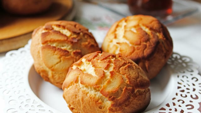 İçinde ya da Üzerinde Yumurta Kullanmadan Hazırlanan 8 Farklı Poğaça Tarifi