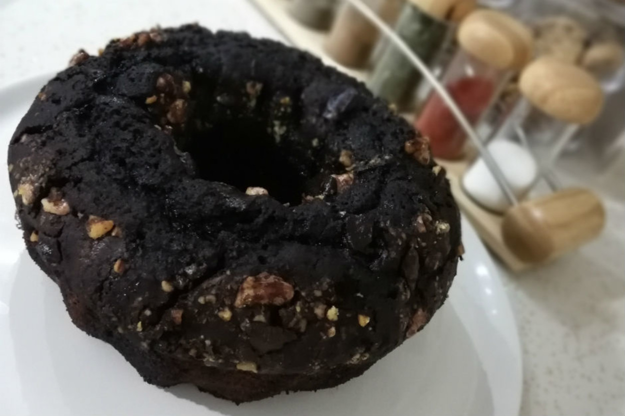 Nefis Uyum: Cevizli Kakaolu Islak Kek