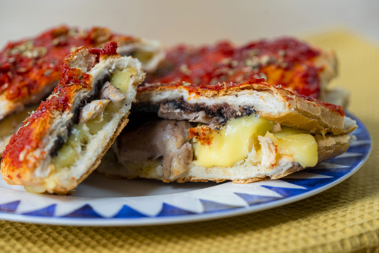 Tüm Doyuruculuğuyla: Tavuklu Kaşarlı Tost