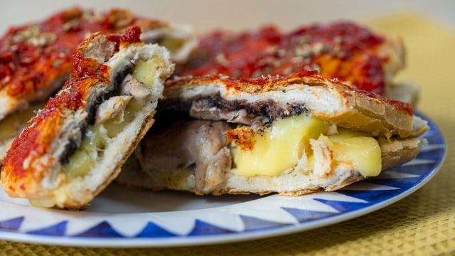 Tüm Doyuruculuğuyla: Tavuklu Kaşarlı Tost