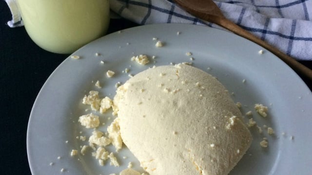 Mayaya Gerek Yok: Ekşimiş Yoğurttan Peynir Nasıl Yapılır?