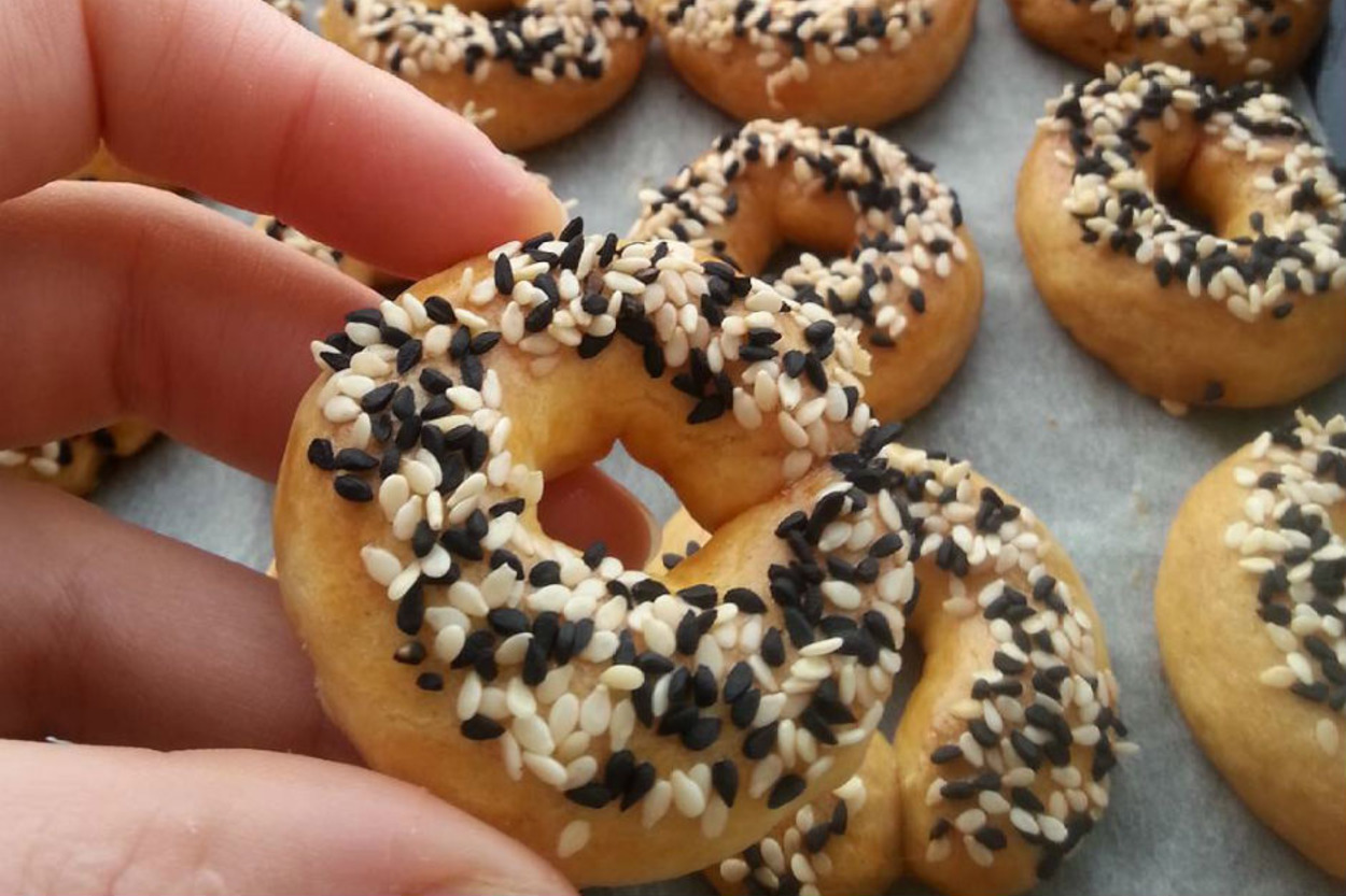 Kolay Kolay Bayatlamaz: Mini Susamlı Simit