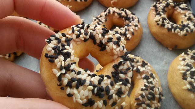 Kolay Kolay Bayatlamaz: Mini Susamlı Simit