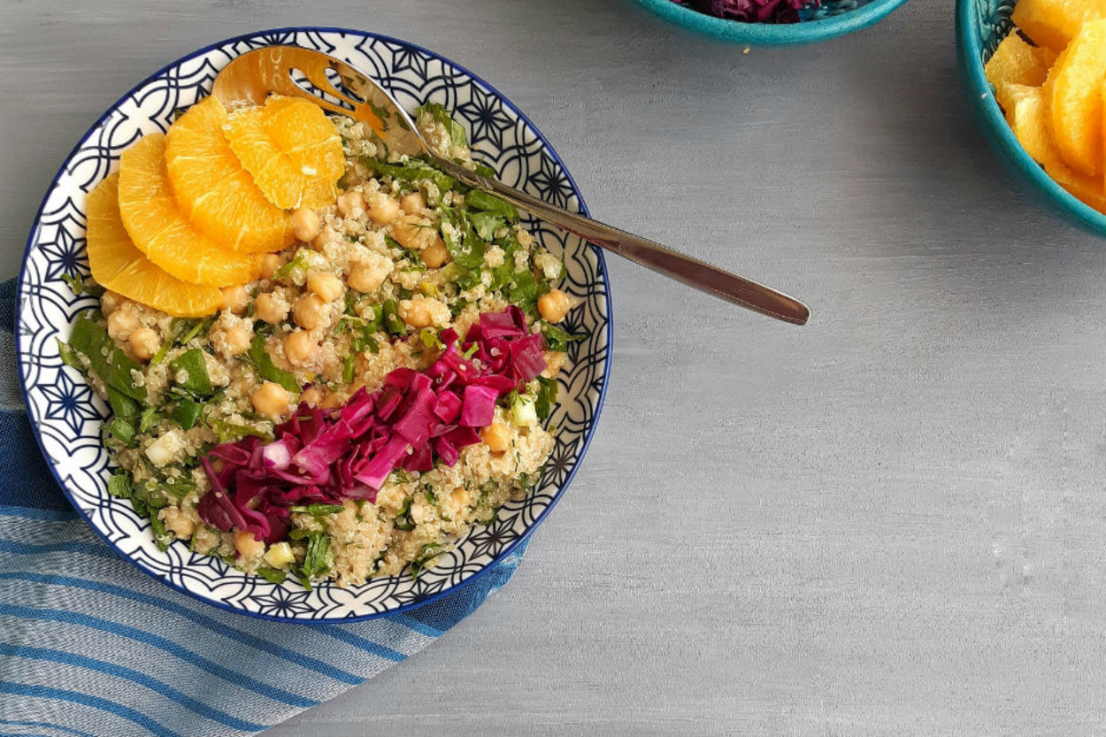 Salatada Yenilik Sevenlere: Portakallı Tahin Soslu Kinoa Salatası