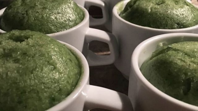 Buharda 10 Dakikada Pişiyor: Tencerede Ispanaklı Kek