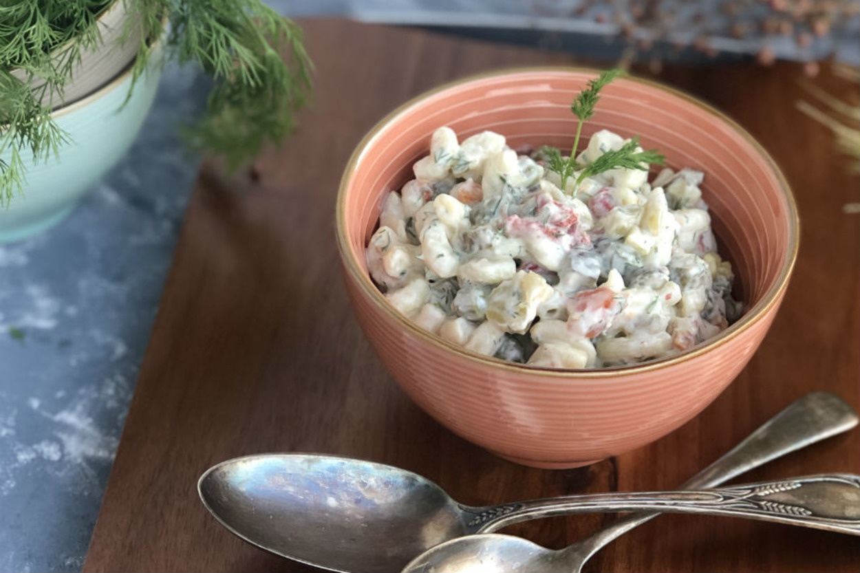 Klasiklerin Dışında: Köz Biberli Patlıcanlı Makarna Salatası