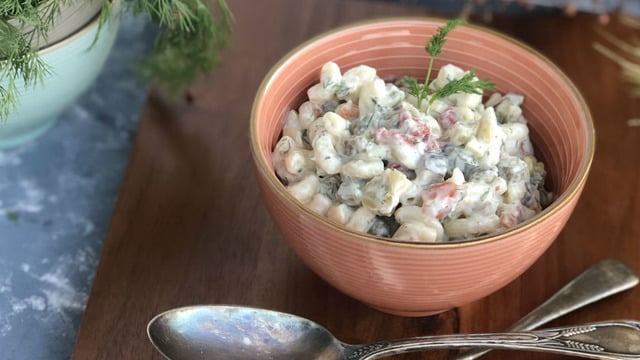 Klasiklerin Dışında: Köz Biberli Patlıcanlı Makarna Salatası