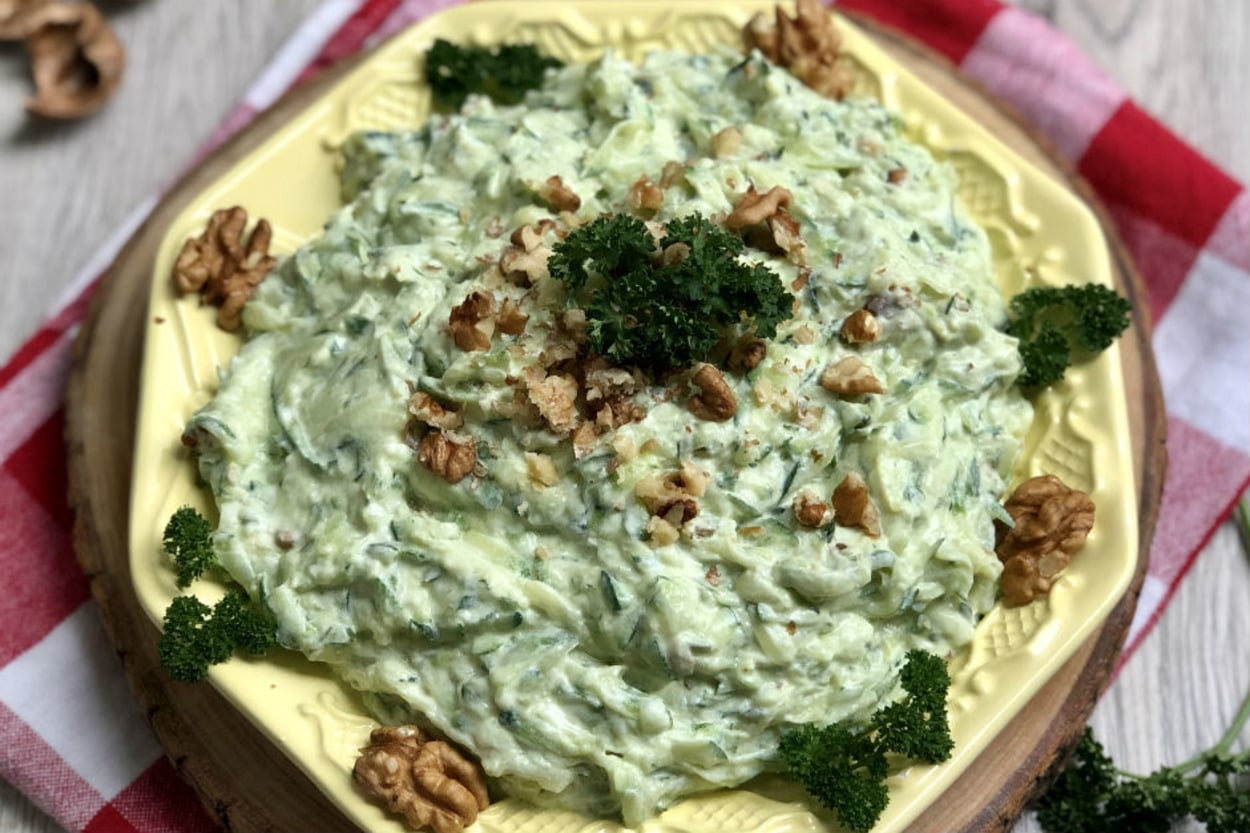Lezzeti Şaşırtır: Yoğurtlu Kabak Salatası