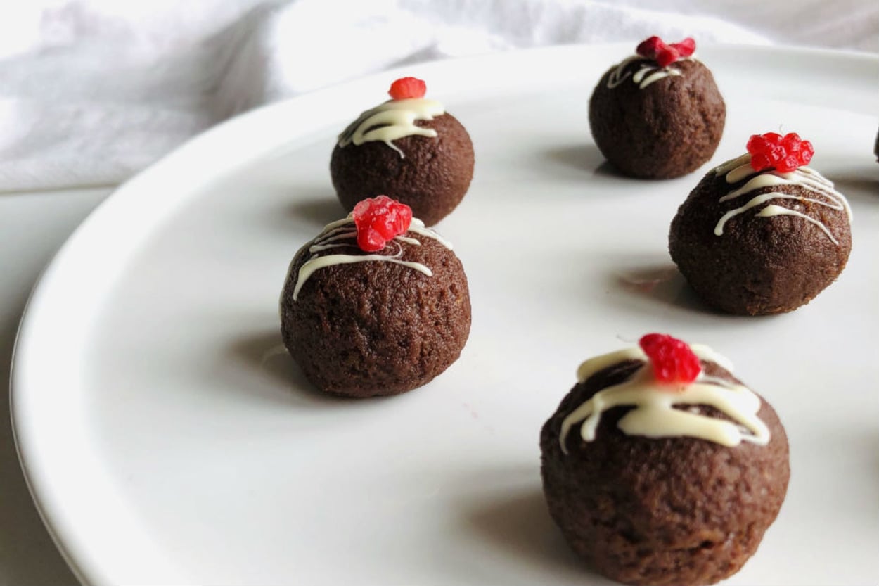 Sağlıklı Atıştırmalık: Brownie Tadında Vegan Toplar