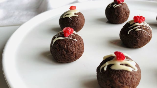 Sağlıklı Atıştırmalık: Brownie Tadında Vegan Toplar