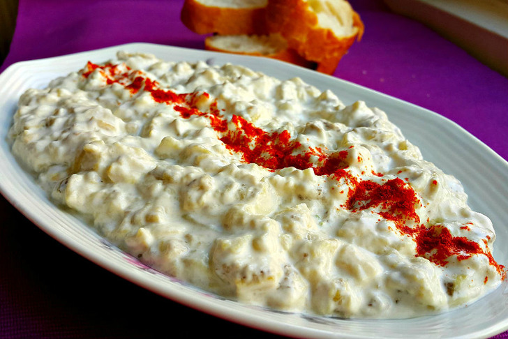 Yoğurtlu Patlıcan Salatası Tarifi