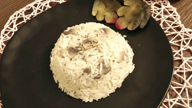 Ana Yemekten Rol Çalar: Mantarlı Pilav