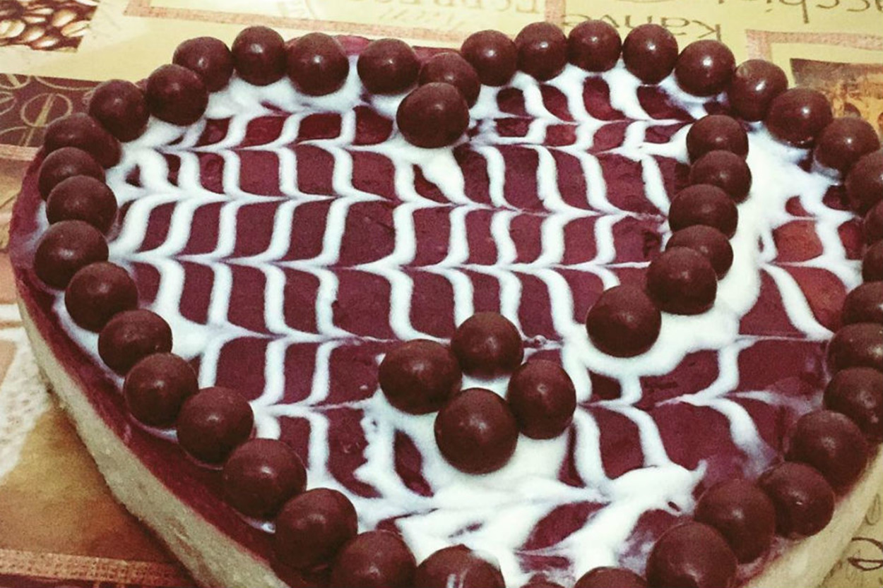 Orman Meyveli Sosuyla: İrmikli Pasta