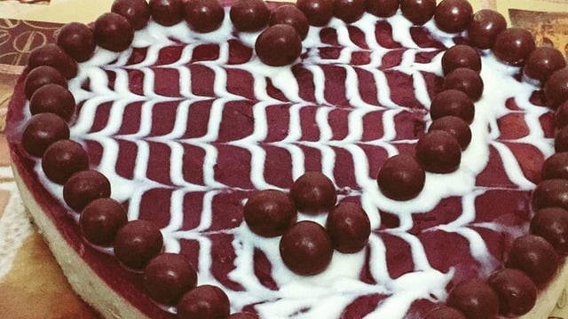 Orman Meyveli Sosuyla: İrmikli Pasta