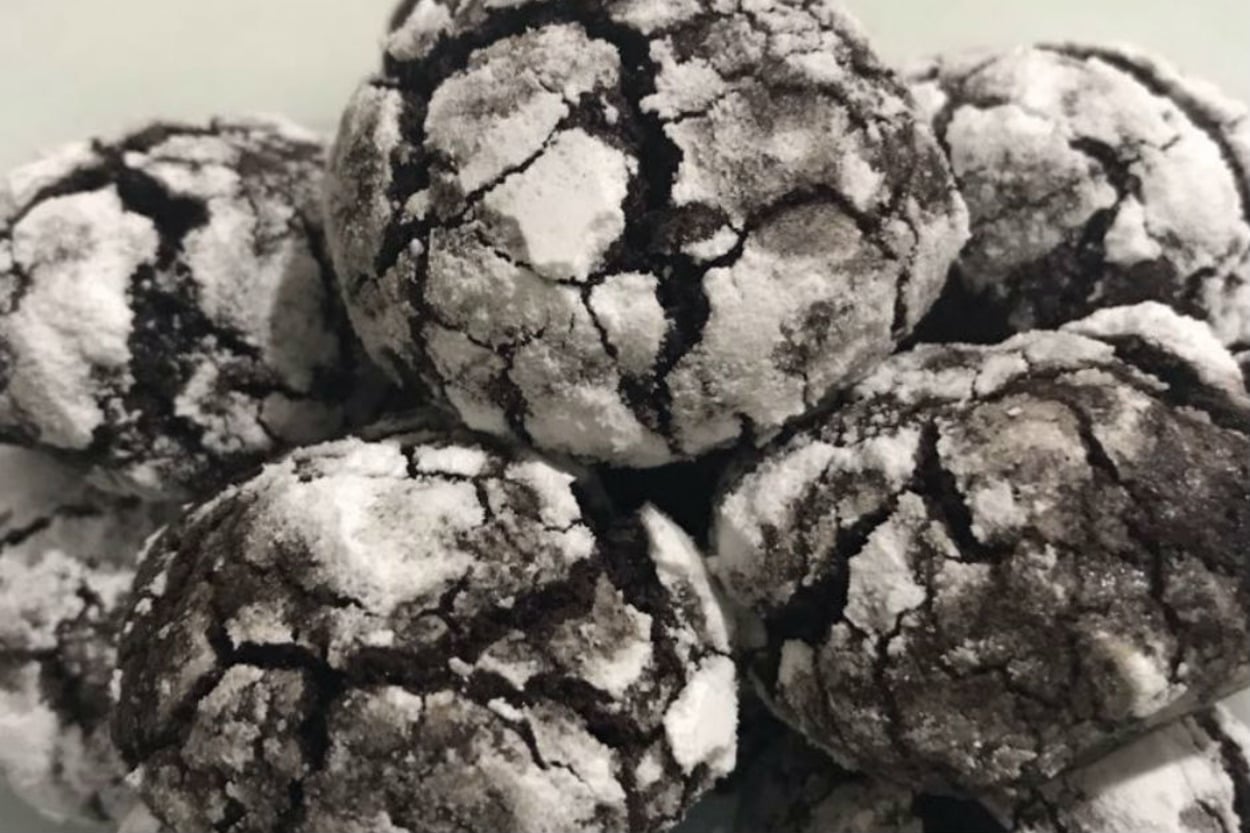 Brownie Tadında: Kolay Çatlak Kurabiye
