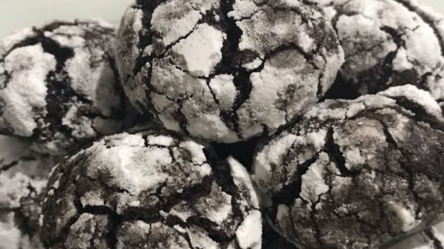 Brownie Tadında: Kolay Çatlak Kurabiye