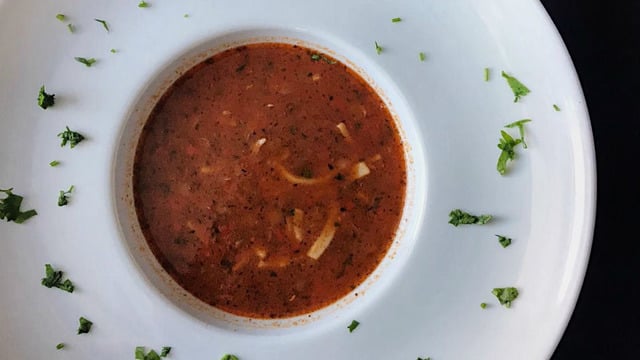 Besleyici ve Doyurucu: Erişteli Yeşil Mercimek Çorbası