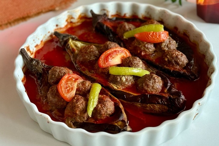 Köfteli Karnıyarık Tarifi