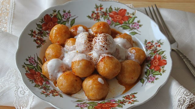Ekonomik Ana Yemek: Yoğurtlu Bulgur Köftesi