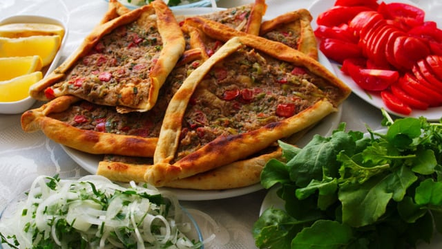 Kurumadan Pişsin, Lezzeti Hep Yerinde Olsun: Pide İçi Nasıl Hazırlanır?