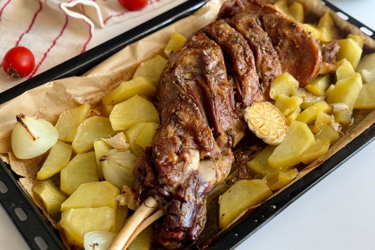 Yumuşacık Olur: Fırında Kuzu But