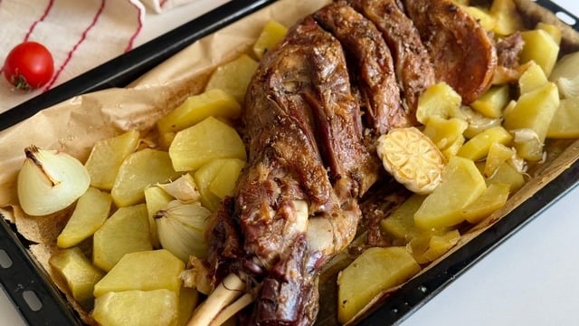 Yumuşacık Olur: Fırında Kuzu But