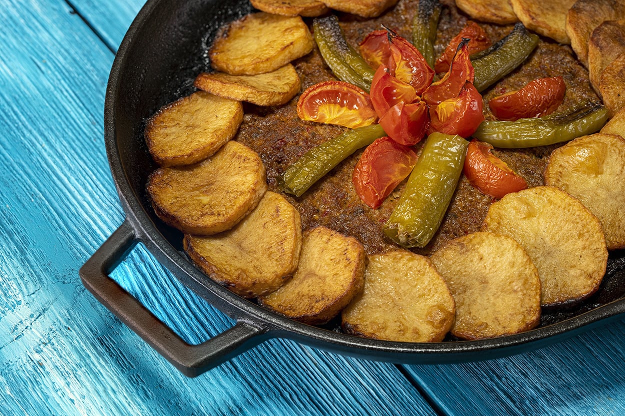 Akşama Ziyafet Var: Patatesli Tepsi Kebabı