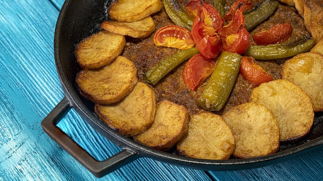 Akşama Ziyafet Var: Patatesli Tepsi Kebabı