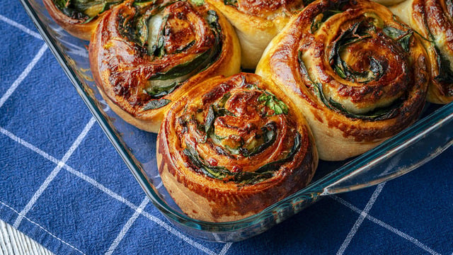 Pofuduk Pofuduk: Salçalı Ispanaklı Çörek
