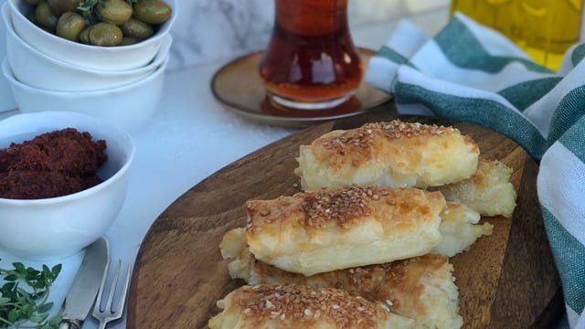 Çayın Yanına, Sabah Kahvaltısına: Kaşarlı Patatesli Rulo Börek