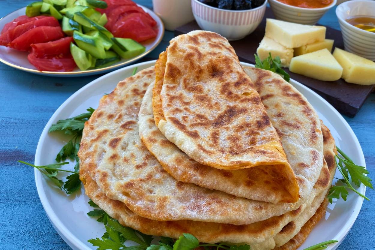 Yumuşaklığıyla Bazlamaya Rakip: Patatesli Katmer