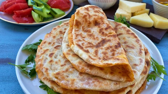 Yumuşaklığıyla Bazlamaya Rakip: Patatesli Katmer