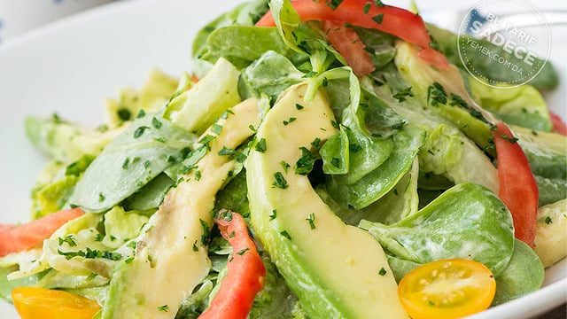 Naif İstanbul'dan: Maydanoz Pestolu, Avokadolu Yeşil Salata