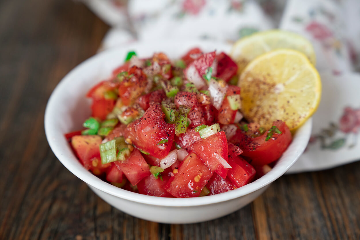 Klasiklerden: Domates Salatası