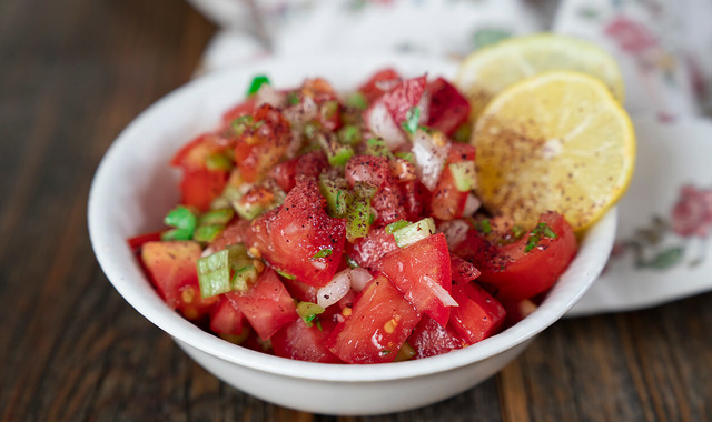Klasiklerden: Domates Salatası