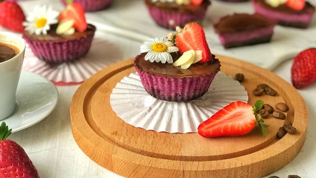 Farklılaşalım: Çikolatalı Mor Havuçlu Mini Cheesecake