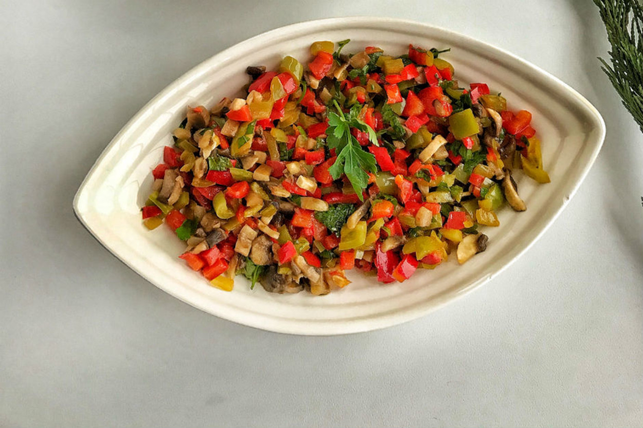Her Sofraya Yakışır: Mantarlı Biberli Salata