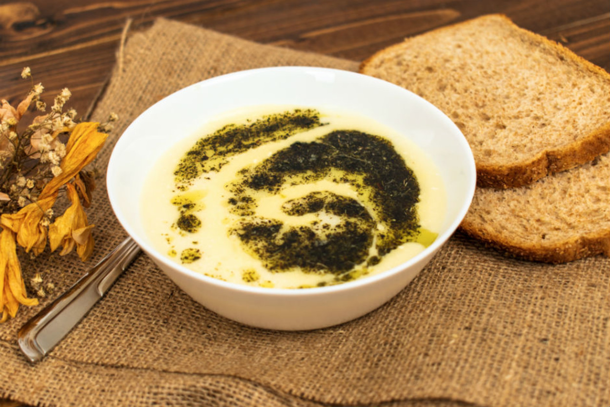 En Kolayı: Pirinçsiz Yoğurt Çorbası