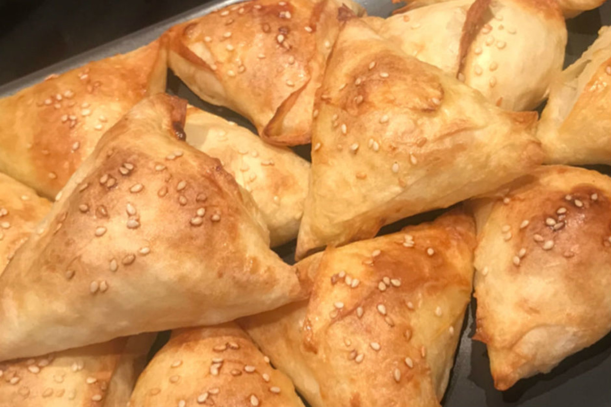 Paçanga Kıskandırır: Pastırmalı Kaşarlı Börek