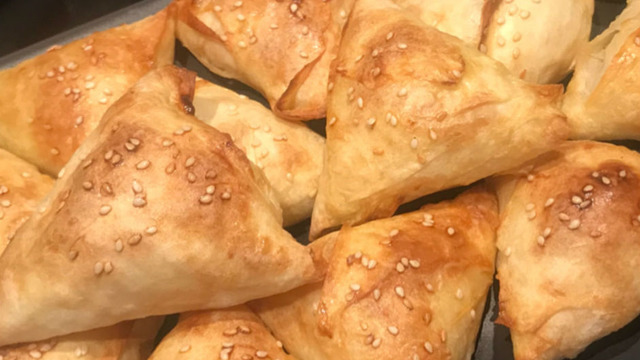 Paçanga Kıskandırır: Pastırmalı Kaşarlı Börek