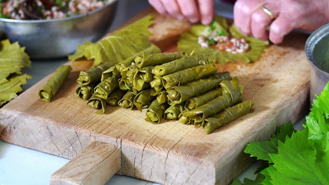 Hep Hazırda Bulunsun: Buzluk İçin Yaprak Sarma Nasıl Yapılır?