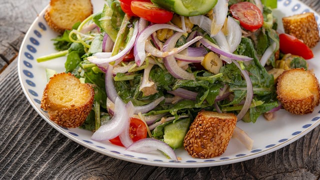 Ferah Ferah: Balık Soslu Roka Salatası